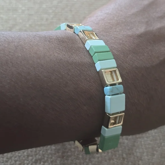 $38 Anne Klein Women Elegant Green Gold Bracelet Elastic New - Picture 1 of 8